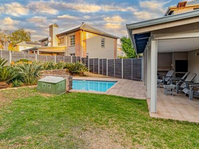 3 Bedroom apartment rented in Westcliff, Johannesburg