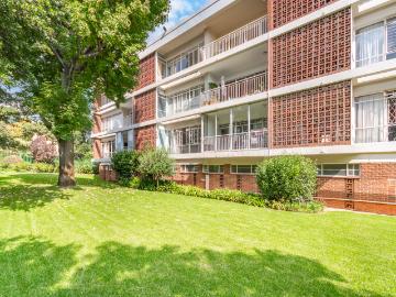 3 Bedroom Apartment Rented in Hyde Park
