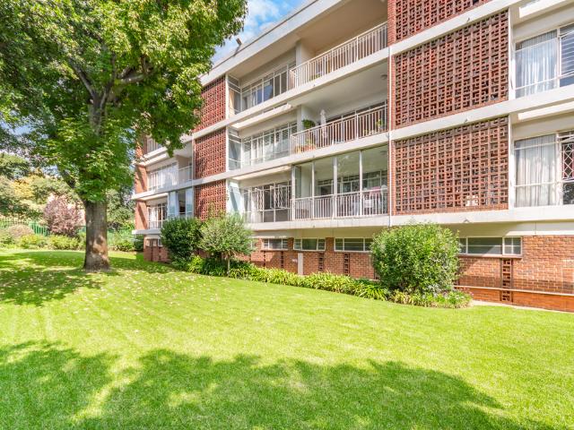 3 Bedroom Apartment Rented in Hyde Park