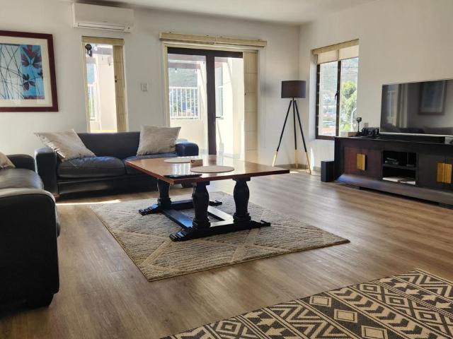 3 Bedroom apartment rented in Northshore, Hout Bay