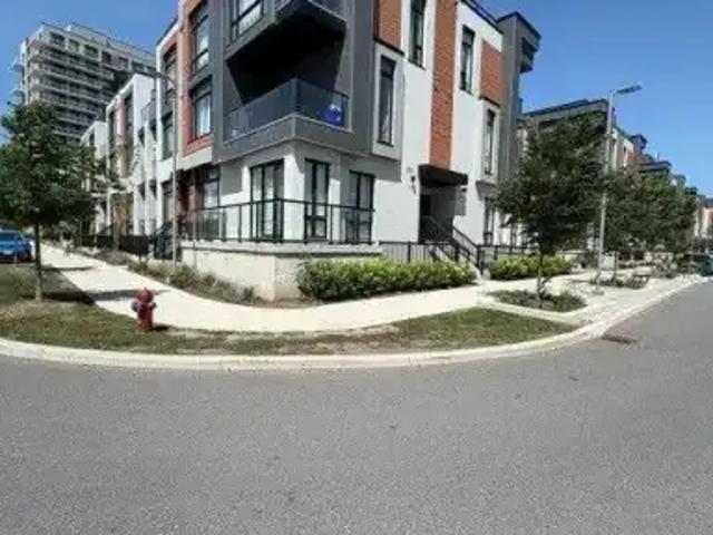 3 Bedroom Apartment Richmond Hill ON 104506957
