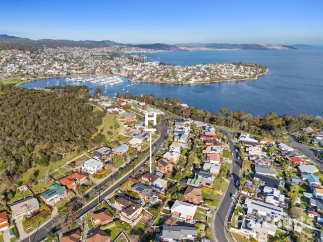 3 Bedroom Apartment Rosny TAS 106065035
