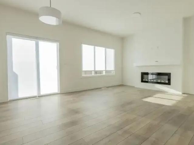 3 Bedroom Apartment St. Albert AB 105580582