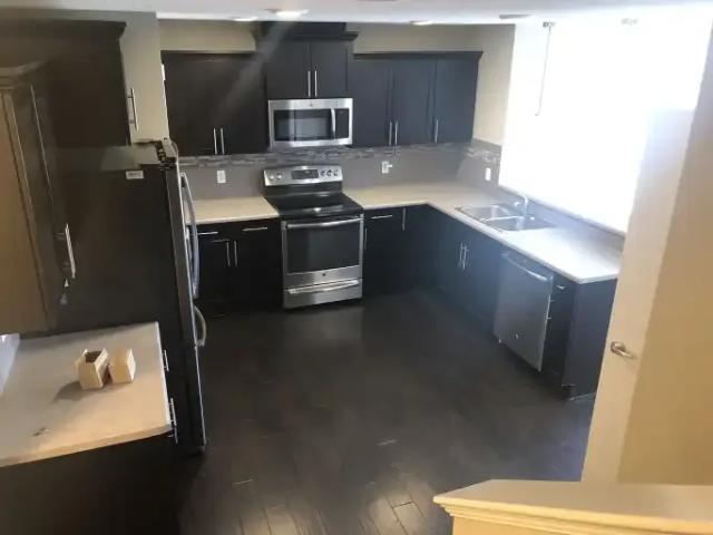 3 Bedroom Apartment Stony Plain AB LS105737852