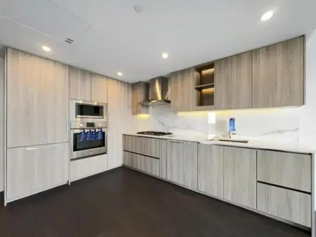 3 Bedroom Apartment Surrey BC 105643410