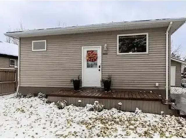 3 Bedroom Apartment Sylvan Lake AB 105281633