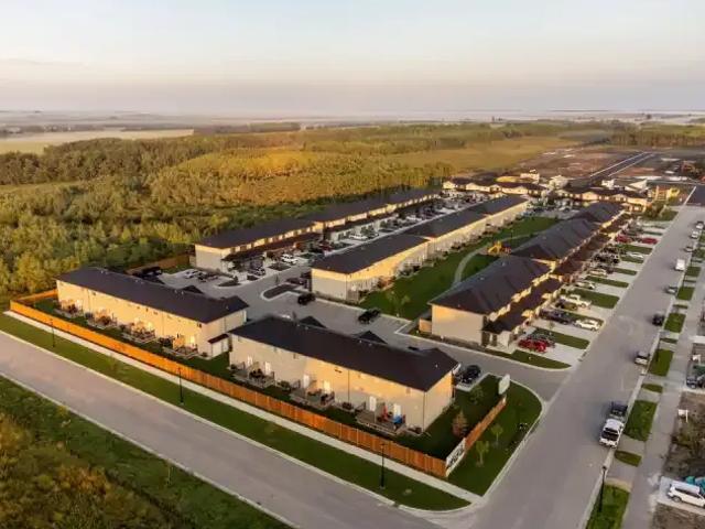 3 Bedroom Apartment Selkirk MB 105071229