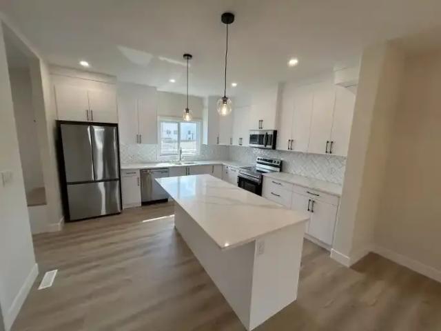 3 Bedroom Apartment Spruce Grove AB 105023185