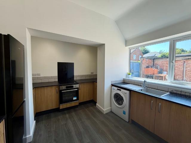 3 bedroom apartment to let