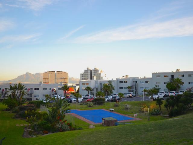 3 Bedroom Apartment To Let in West Beach