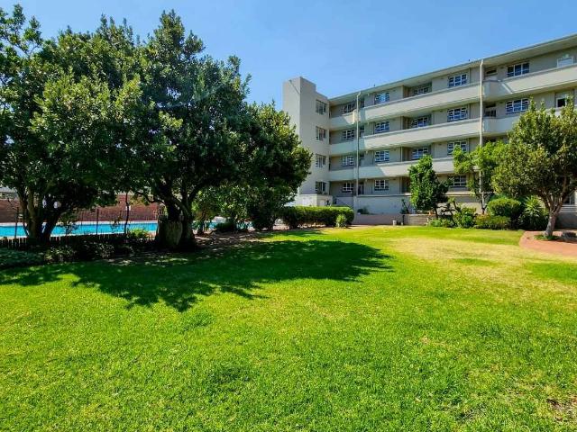3 Bedroom Apartment To Let in Zonnebloem