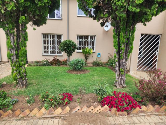 3 Bedroom Apartment To Let in Beyers Park