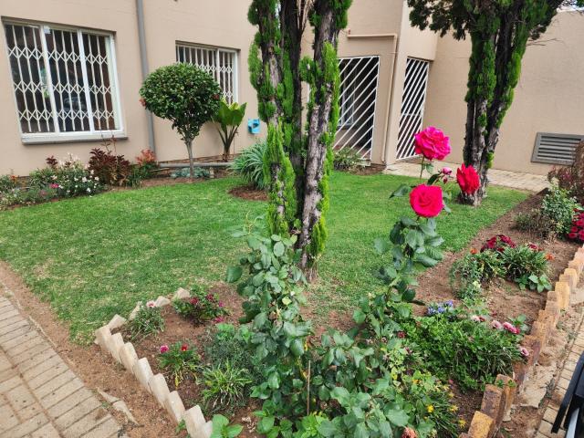 3 Bedroom Apartment To Let in Beyers Park