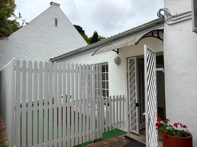 3 Bedroom Apartment To Let in Constantia