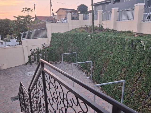 3 Bedroom Apartment To Let in Clayfield