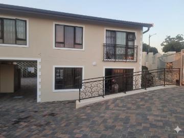 3 Bedroom Apartment To Let in Clayfield