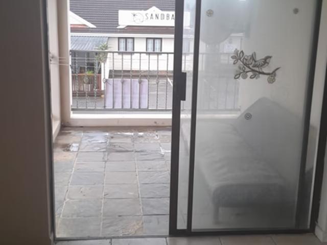 3 Bedroom Apartment To Let in Crossways