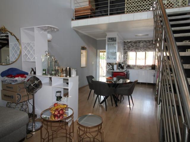 3 Bedroom Apartment To Let in Douglasdale