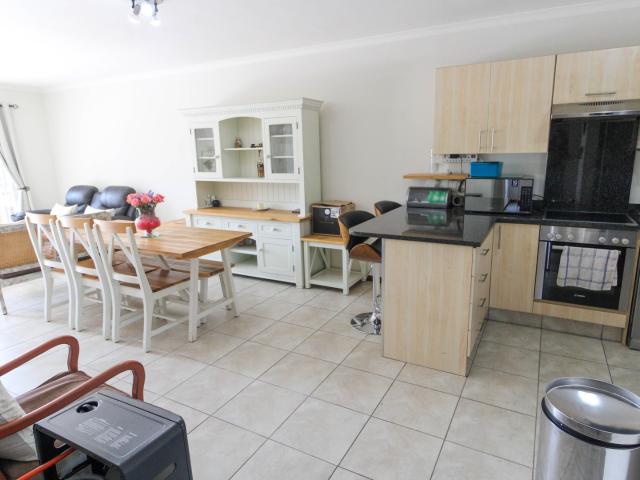 3 Bedroom Apartment To Let in Edenburg