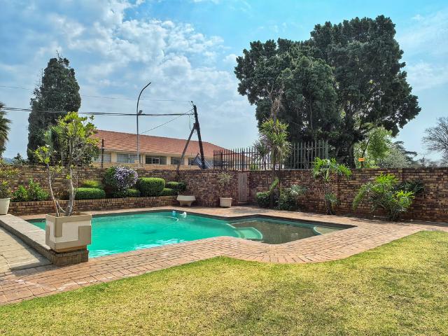 3 Bedroom Apartment To Let in Fairland