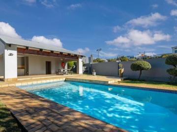 3 Bedroom Apartment To Let in Greenstone Hill | Waterfall Properties