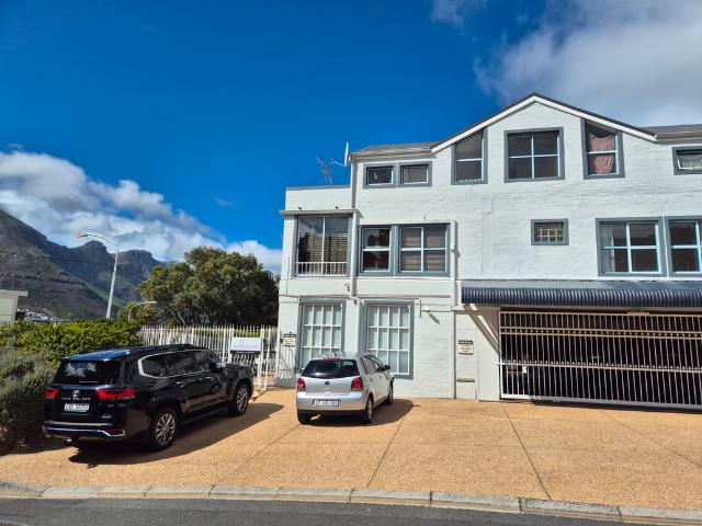 3 Bedroom Apartment To Let in Hout Bay Central