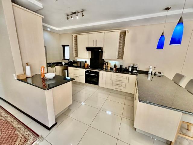 2 Bedroom Apartment To Let in Illovo