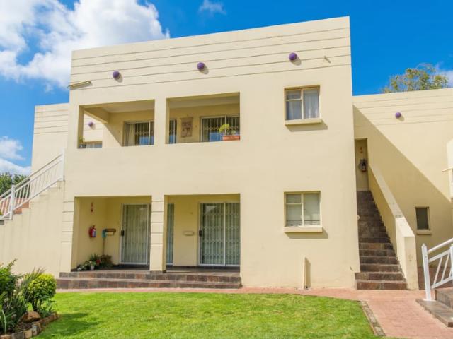3 Bedroom Apartment To Let in Lambton | RYX