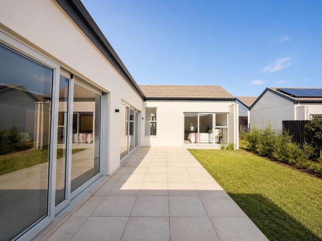 3 Bedroom Apartment To Let in Lalela Estate