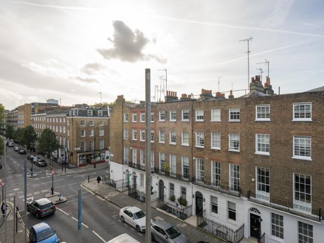 3 Bedroom Apartment To Let in London, W1H