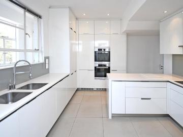 3 Bedroom Apartment To Let in Melrose