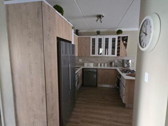 3 Bedroom Apartment To Let in Montana