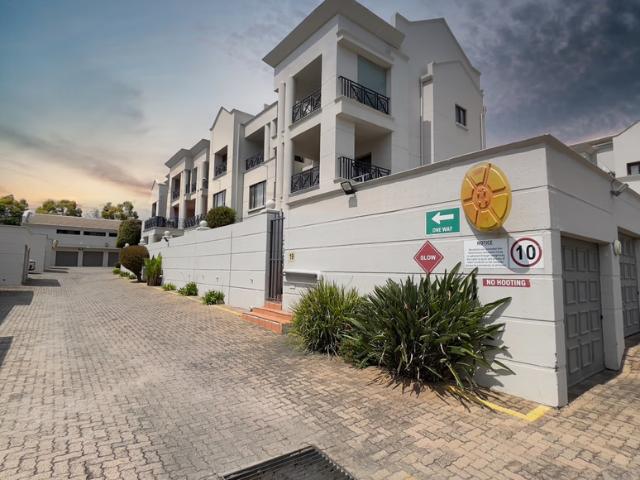 3 Bedroom Apartment To Let in Morningside