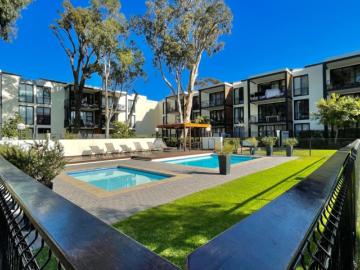 3 Bedroom Apartment To Let in Paardevlei