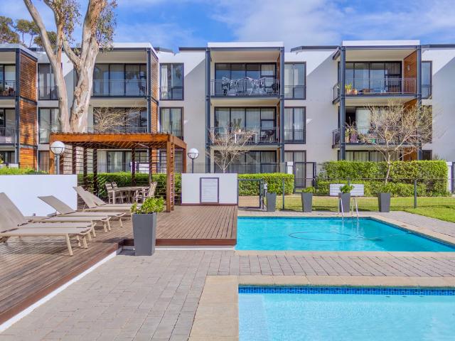 3 Bedroom Apartment To Let in Paardevlei