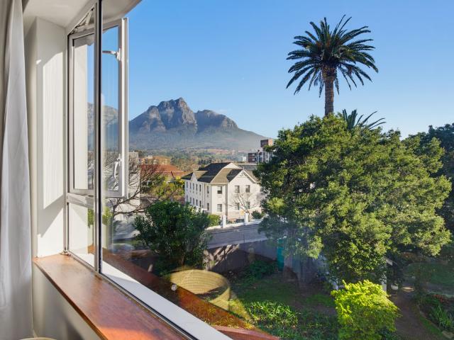 3 Bedroom Apartment To Let in Rondebosch