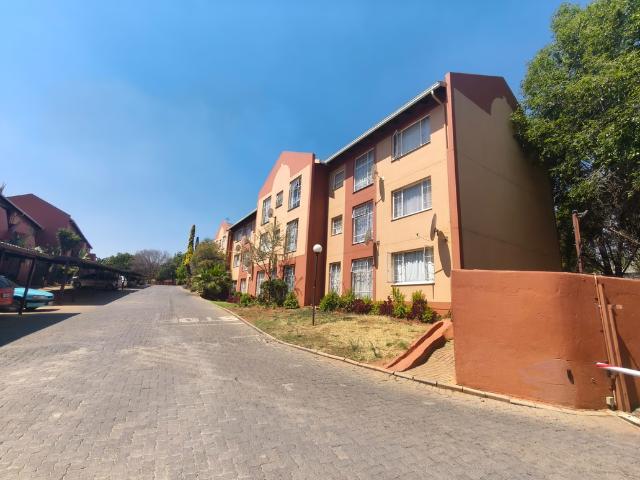 3 Bedroom Apartment To Let in Roodepoort