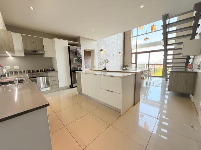 3 Bedroom Apartment To Let in Rosebank