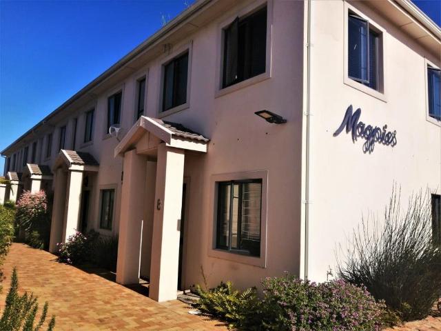3 Bedroom Apartment To Let in Sandbaai