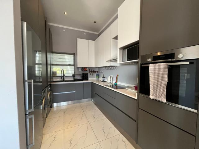3 Bedroom Apartment To Let in Sandown