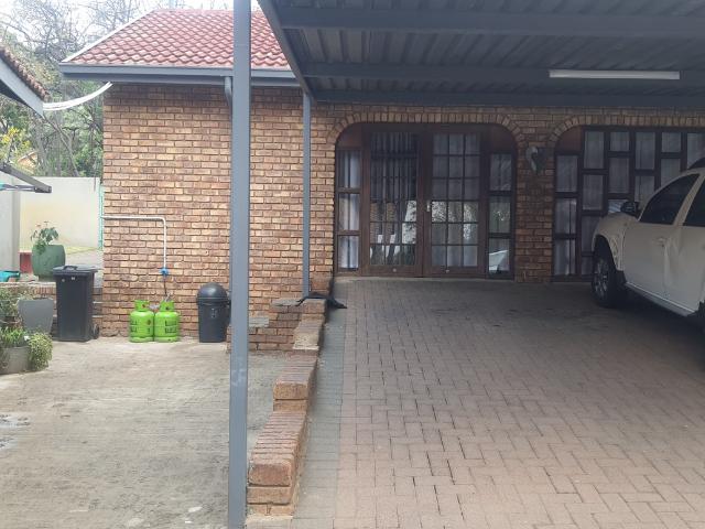 3 Bedroom Apartment To Let in Safari Gardens