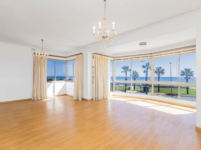 3 Bedroom Apartment To Let in Sea Point