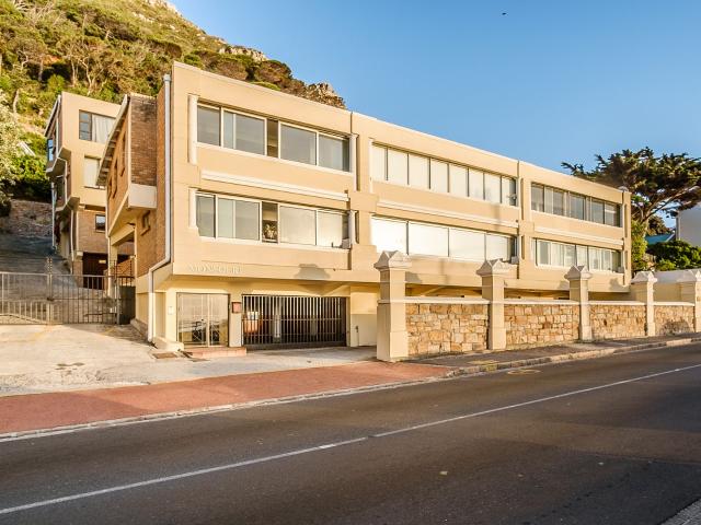 3 Bedroom Apartment To Let in St James