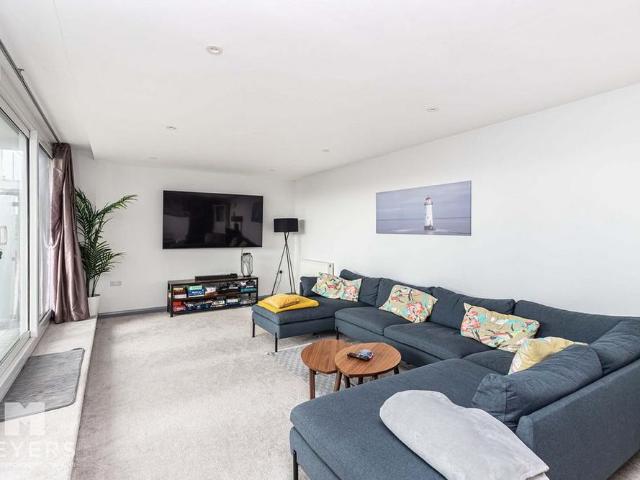 3 bedroom apartment to rent