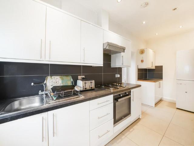 3 bedroom apartment to rent
