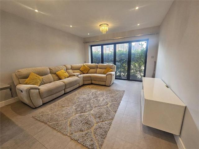 3 bedroom apartment to rent