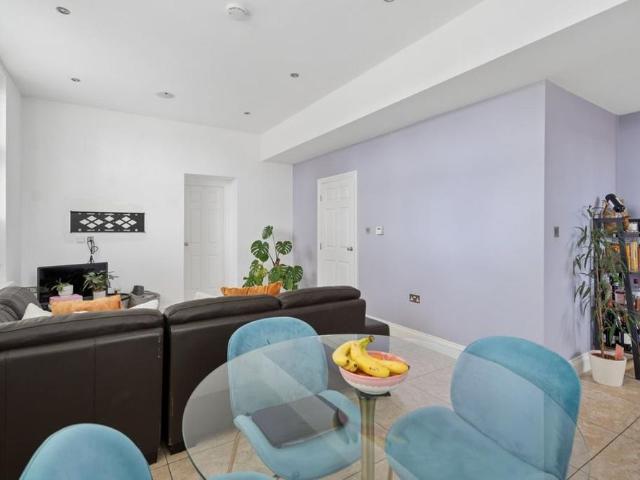 3 bedroom apartment to rent