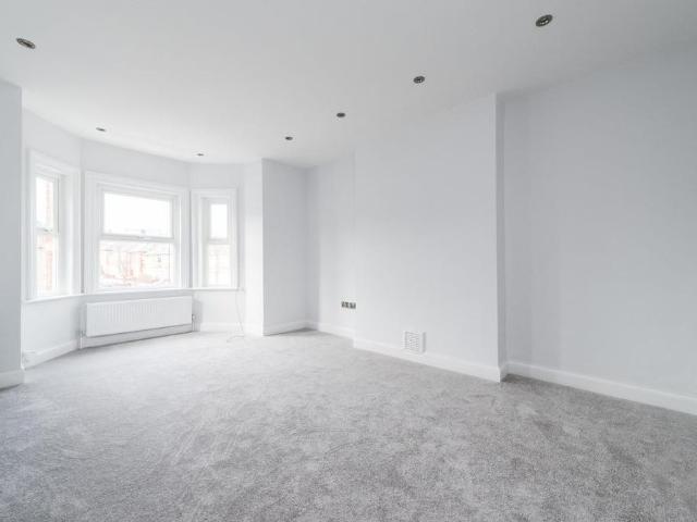 3 bedroom apartment to rent