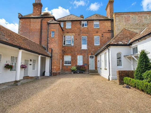 3 bedroom apartment to rent