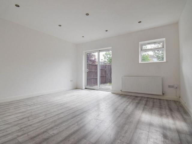 3 bedroom apartment to rent
